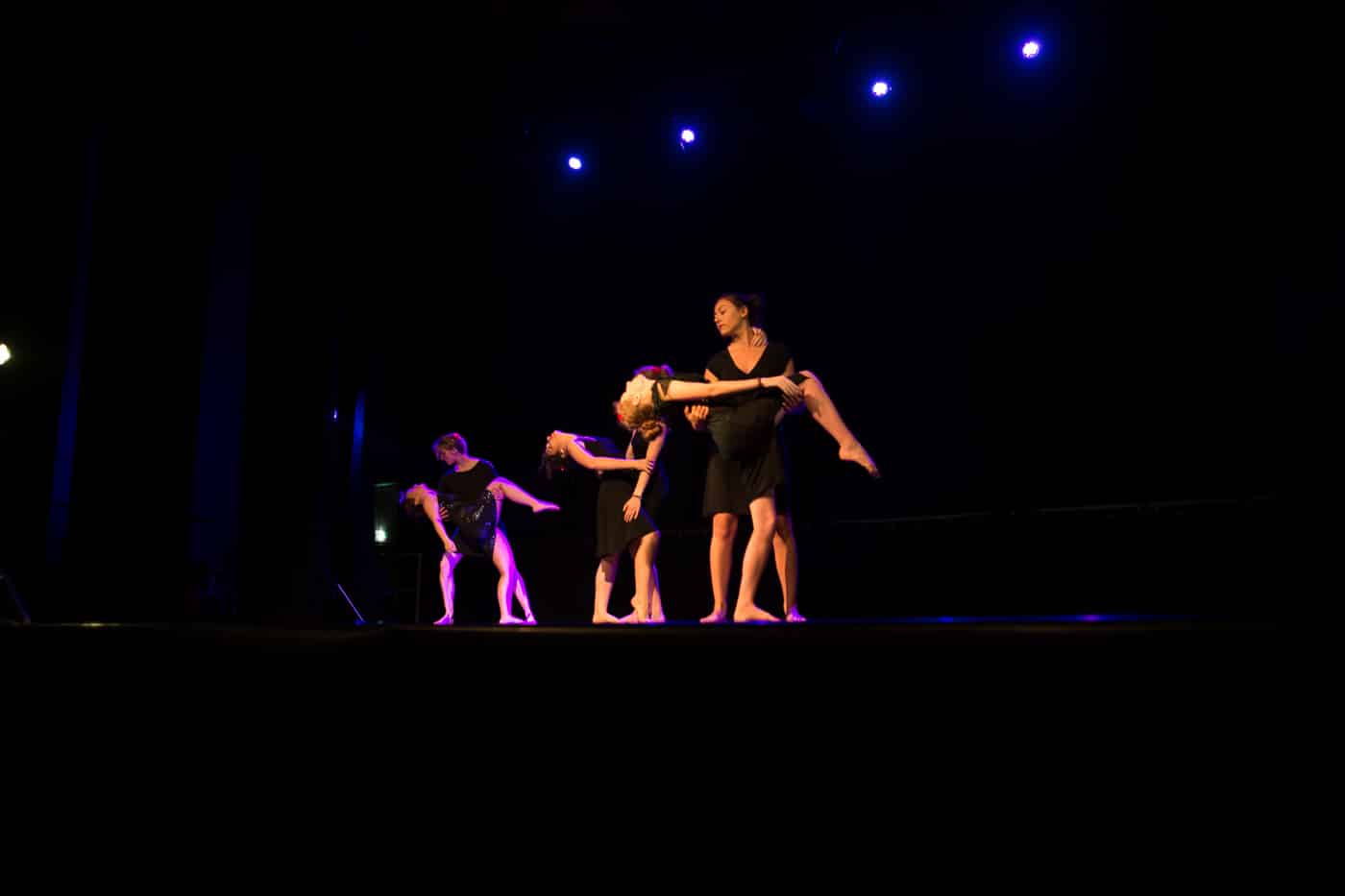spectacle-de-danse-a-la-rotative-eleves-du-centre-d-animation-de-buxerolles