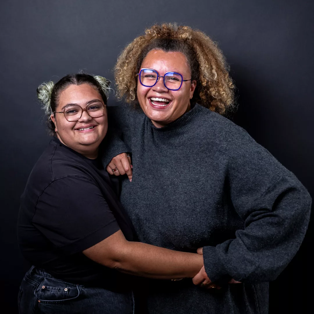 Photo de couple ou en duo en seance photo studio par Photographe Poitiers