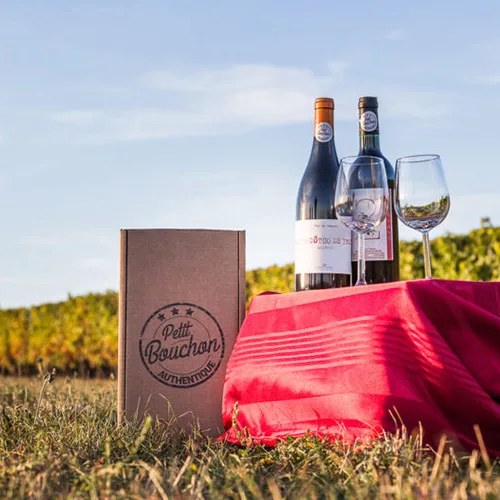 Photographie pour les entreprises - photo de deux bouteilles de vin par Photographe Poitiers