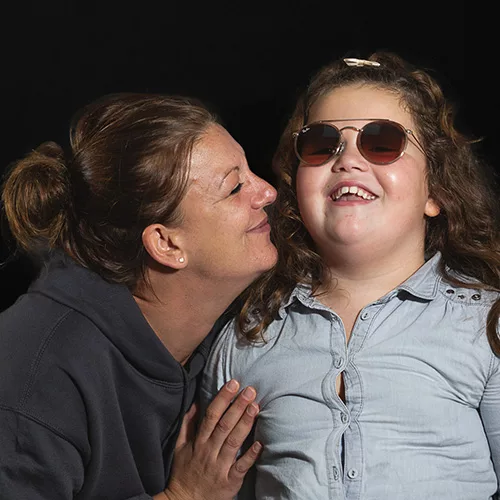 Photographie de famille - Photo d'une maman et sa fille en couleur prise par Photographe Poitiers